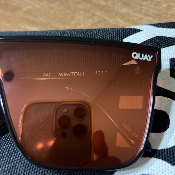 NWOT Quay Australia black rimmed Sunglasses with orange lens - Picture 4 of 7